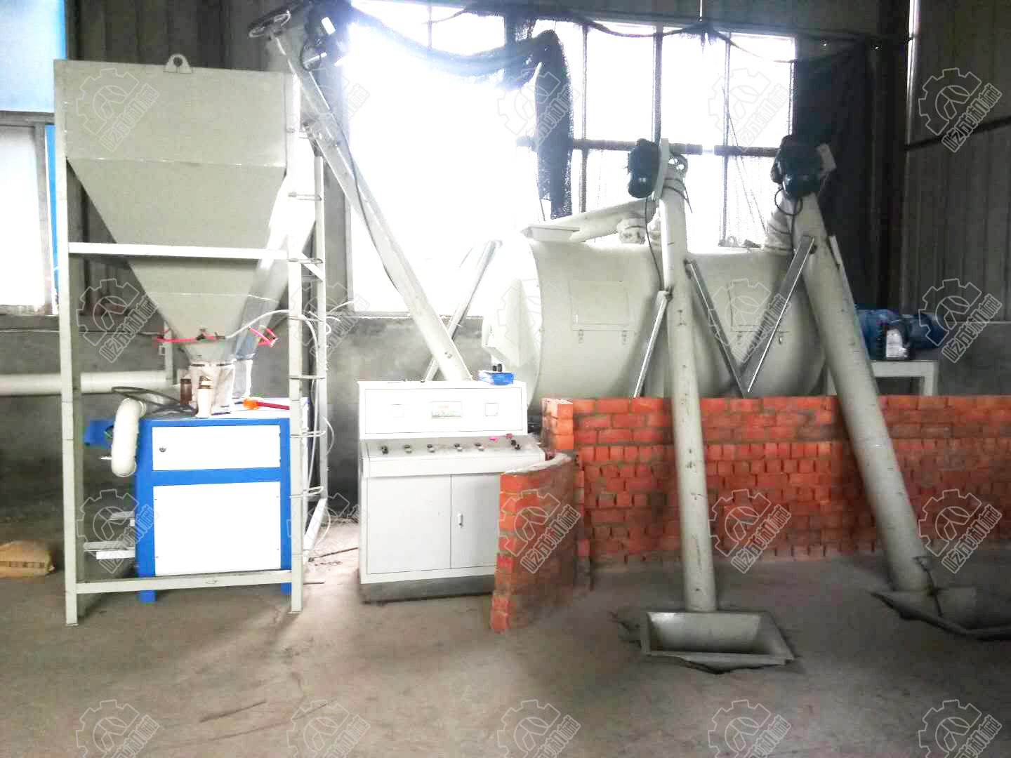 臥式螺帶自配料生產(chǎn)線